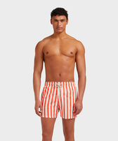 Men Stretch Short Swim Shorts Stripes - Vilebrequin x St Regis Sugar switzle 正面穿戴视图