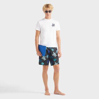 Camiseta de algodón orgánico con tortuga bordada para hombre Blanco detalles vista 1