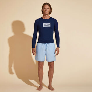T-shirt anti-UV homme- Vilebrequin x Highsnobiety Bleu navy vue portée de face